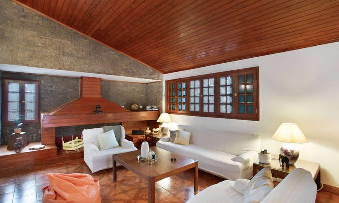 La Concepcion House | Vacation Home 'Finca León' with Mountain View, Terrace and Wi-Fi