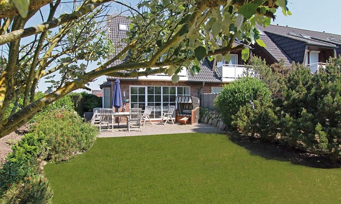 Wenningstedt-Braderup House | Vacation home for up to 6 people with garden.