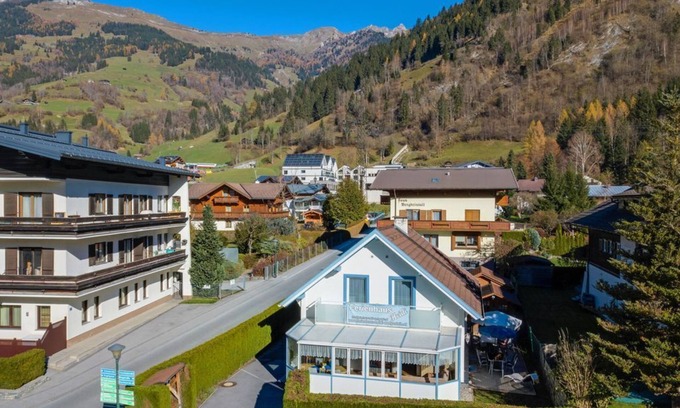 Dorfgastein House | Vacation home Heidi - Holiday home, shower and bath, WC, 3 bedrooms