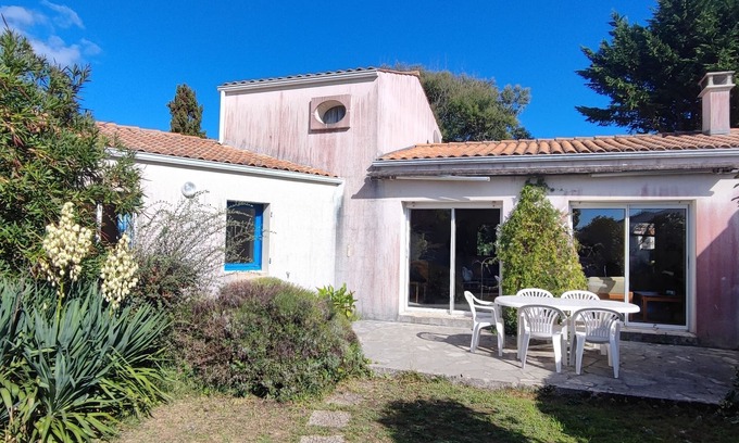 La Remigeasse House | Vacation home in a quiet location and close to the beach