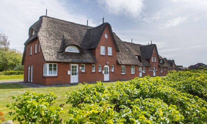 Norderhafen House | Vacation home in the Friesenhof - Directly behind the dike