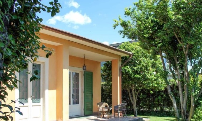 Capanne-Prato-Cinquale House | Vacation home Le Camelie in Montignoso - 4 persons, 2 bedrooms