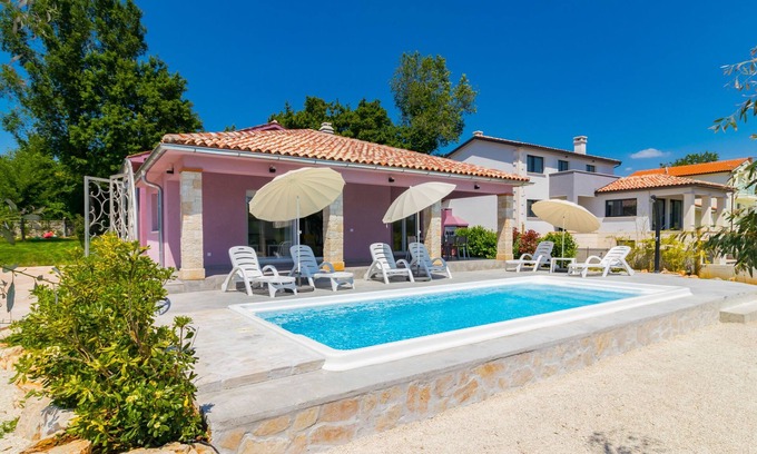 Svetvincenat House | Vacation home Mario by Interhome