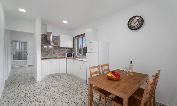 Agua-Garcia House | Vacation Home 'Mela 2' with Private Terrace and Wi-Fi