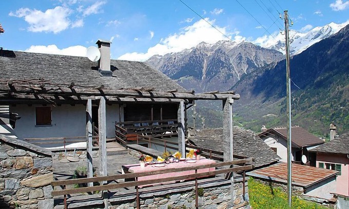 Leontica House | Vacation home Mona by Interhome