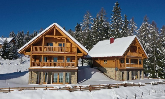 Albeck House | Vacation Home "Reimers Chalet 2b" with Mountain View, Private Terrace & Wi-Fi