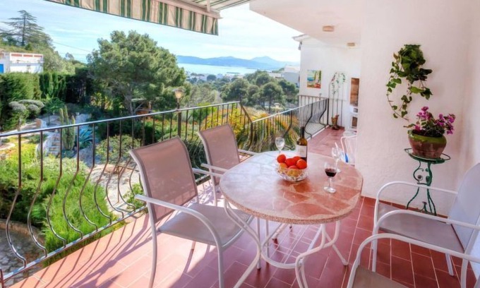 Llanca House | Vacation home Renata in Llançà - 6 persons, 3 bedrooms