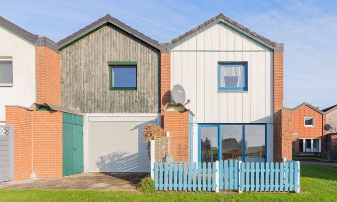 Norderhafen House | Vacation home Steife Brise on Nordstrand for up to 4 people