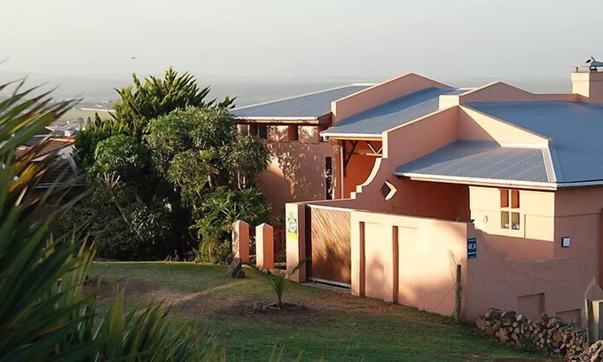 Wavecrest House | Vacation home The Gem - Holiday the GardenRoute in Jeffreys Bay - 7 persons, 4 bedrooms