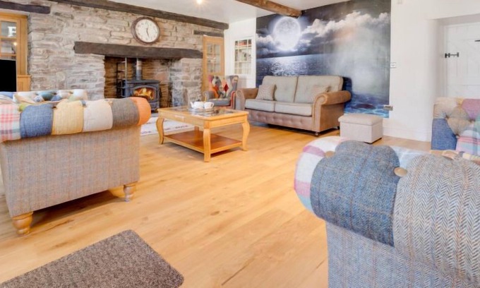 Trecastle House | Vacation home Ty'r Onwydden in Swansea - 8 persons, 4 bedrooms