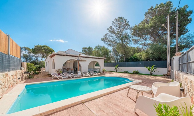 Santanyi House | Vacation Home "Villa Abril" with Mountain View, Pool, & Wi-Fi