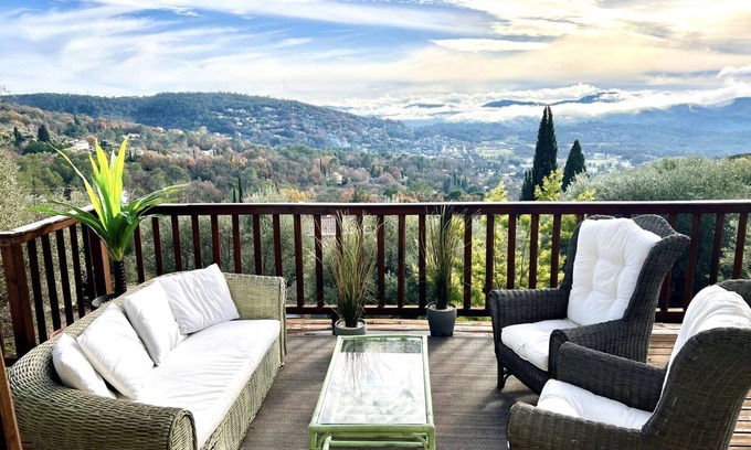 Montauroux House | Vacation Home "Villa Robinson Belvedere" with Mountain View, Private Pool & Wi-Fi