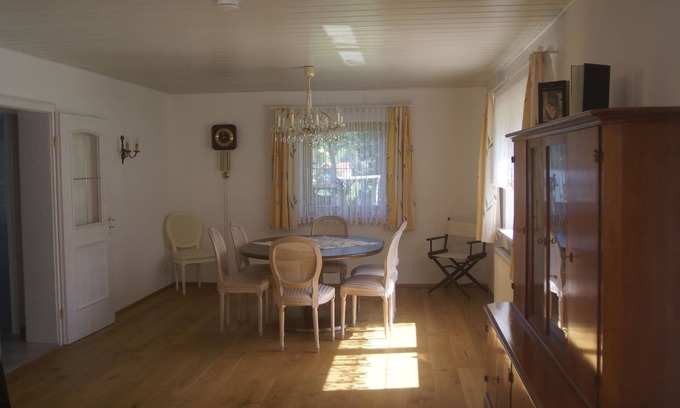 Gmain Apartment | Vacation home with 4 bedrooms and garden in a wonderful location, 130 sqm