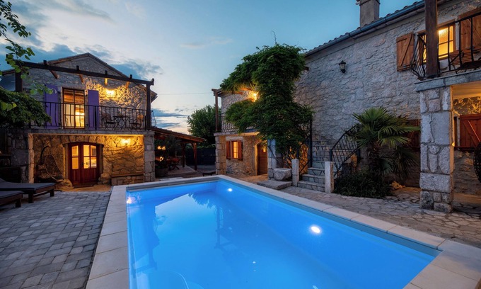 Gabonjin House | Vacation home with pool in Gabonijn