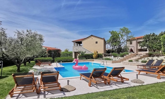 Bale House | Vacation home with pool in medieval village Bale