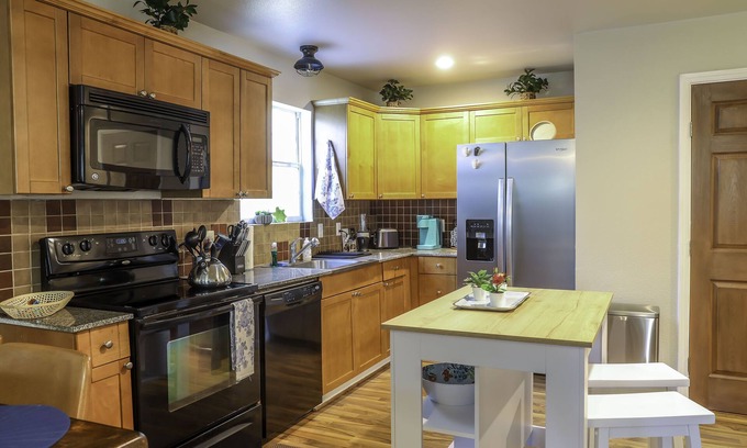Navarre House | Vacation House, 2 Miles to Beach, Smart TVs, Grill