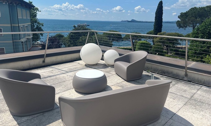 Toscolano Maderno Apartment | Vacation in Toscolano Maderno - 50 meters from the lake. With swimming pool.