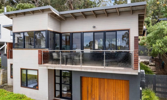 Lorne House | Vacation Mode - get away from the hustle and bustle