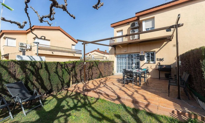 Santa Margarida Ski Chalet | Vacation rental in Roses, Costa Brava: Large house with pool and garden, 1200m from the beach. Book now for an unforgettable vacation!