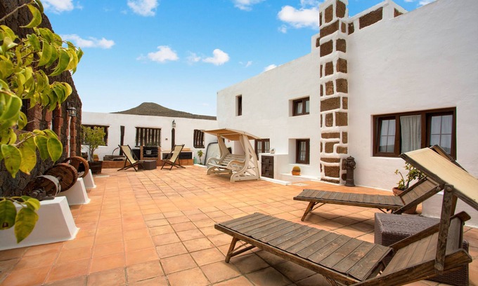Maguez Villa | Vacation Villa 'Casa Rural La Molina' with Mountain View, Private Terrace and Wi-Fi