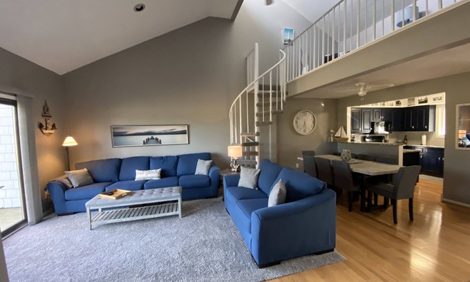 Huron Villa | Vacation Villa overlooks 9th fairway a 12 minute drive to Cedar Point near beach
