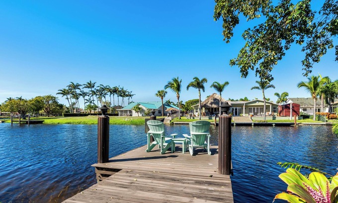 Tropic Palms House | VacationSunwind:Delray Bch home! SW Pool, Fish, Dock, Water front, Close to Bch