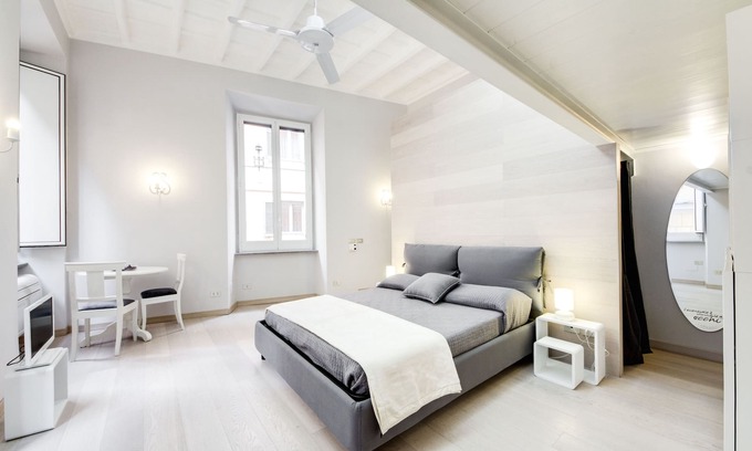 Rione VIII Sant'Eustachio Apartment | Vaccarella alley apartment - Pantheon