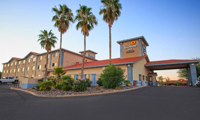 Green Valley Hotel | Vagabond Inn Executive