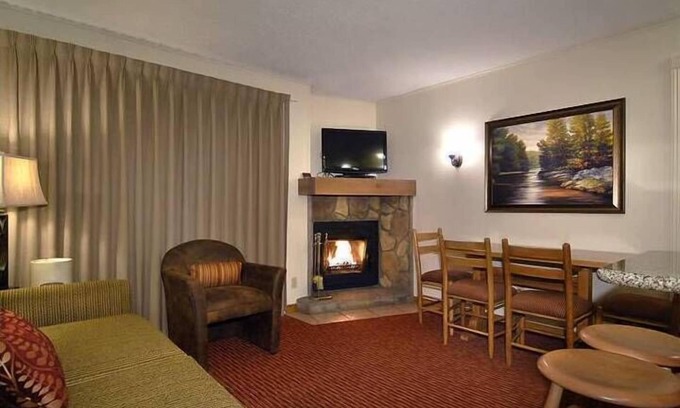 Avon Hotel | Vail and Beaver Creek Epic Pass skiers! 1 Br + murphy bed sleeps 4 hotel Avon CO