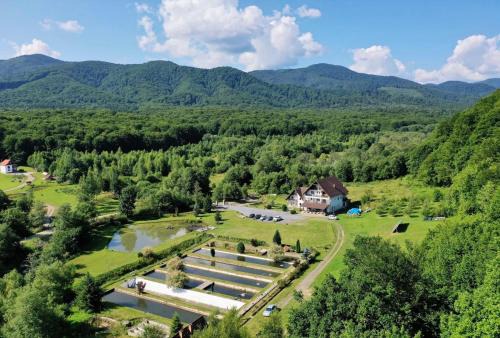 Sinca Veche Resort | Valea Salbatica