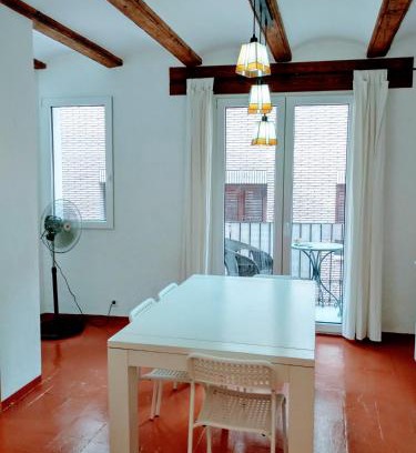 El Mercat Apartment | Valencian Dreams of the Proletariat