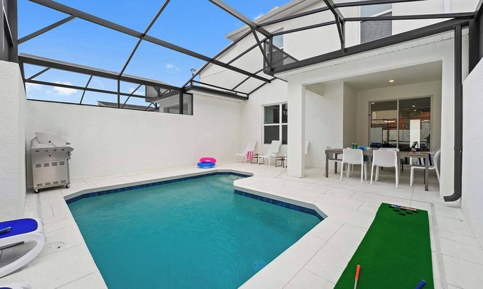 Florida Center House | Valerie's Vault | Grand Villa Near Disney w/Robot Theme BR, Full Kitchen, Pool