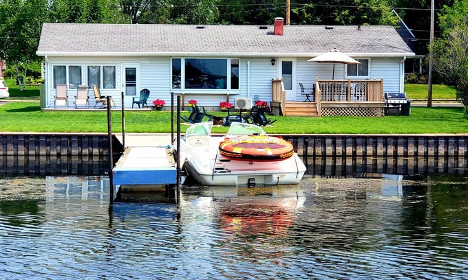 Sturgeon Bay House | Valhalla Guest House on the Waterfront