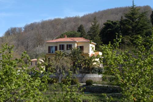 Tortorici House | Valle Maira, Agriturismo nel Parco dei Nebrodi