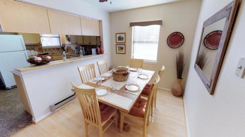 Red River House | Valley Condo 126 - Creekside - WiFi - Hot Tub - Fireplace - Washer - Dryer - Playground