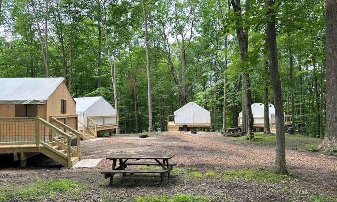Cuyahoga Falls RV Rental | Valley Overlook, heart of Cuyahoga Valley National Park - Glamping Tent P9n