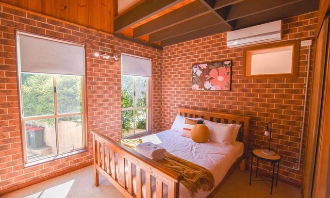 Myrtleford Apartment | Valley Views - Perfect Just for Couples