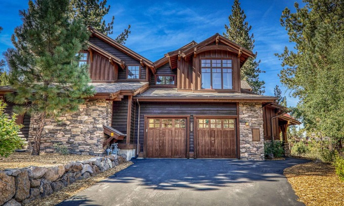Truckee House | Valmont Vista, Gated Golf & Ski Community w/Club Amenities! Lake Tahoe