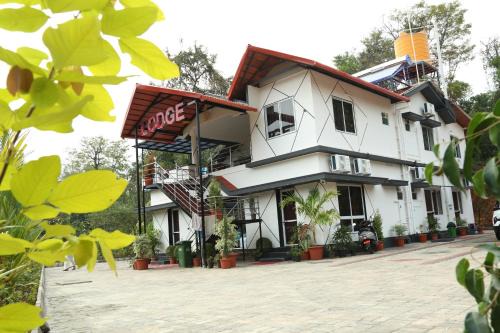 Hampankatta Hotel | Vardhaman Grand inn