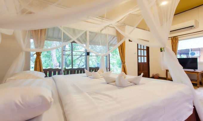 Ban Dong Hotel | Varee Valley Resort and Restaurant