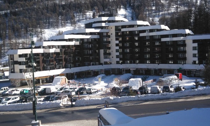 Les Claux Apartment | Vars Les Claux: cabin studio in the heart of the resort