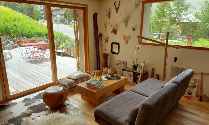 Les Claux Apartment | Vars les Claux. Terrace and garden. Private parking. Linen provided, beds made.