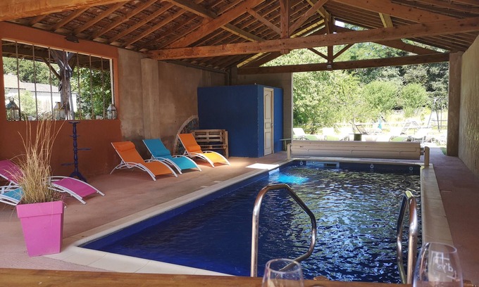 La Roche-Vineuse House | Vast charming house with swimming pool