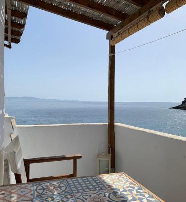 Exomvourgo House | Vathi Balcon Tinos