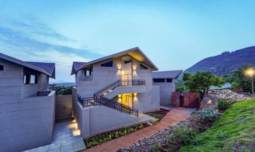 Medha Hotel | Vee Resort- The Suites of Royals