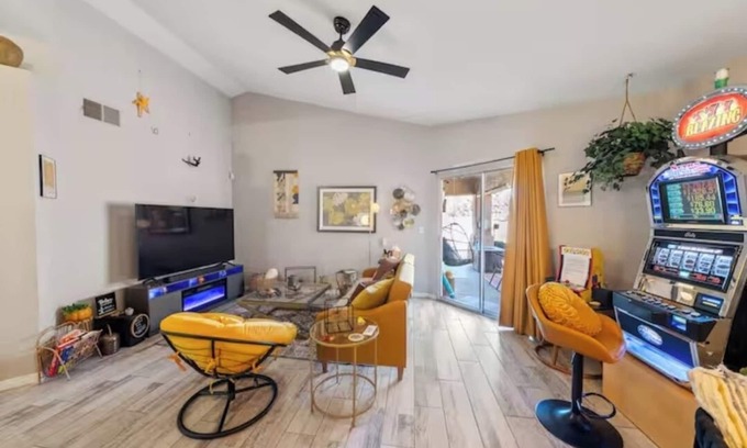 Paradise House | Vegas Tranquil Oasis Sparkling Pool/Spa+Slots+420