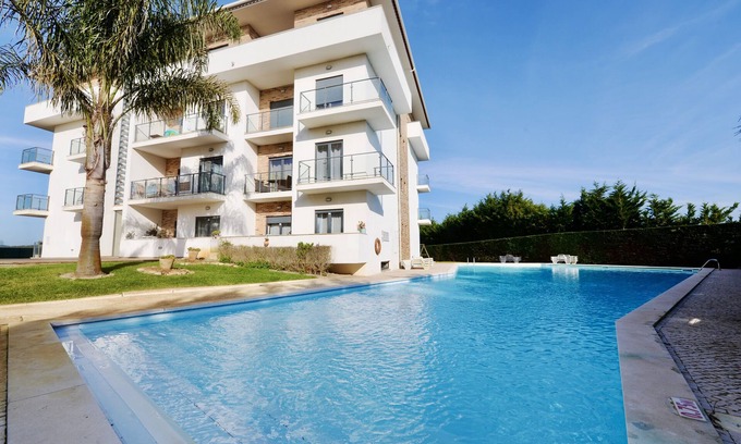 Sao Martinho do Porto Apartment | Vela - Excellent 3 bedroom apartment in a popular complex - close to the beach