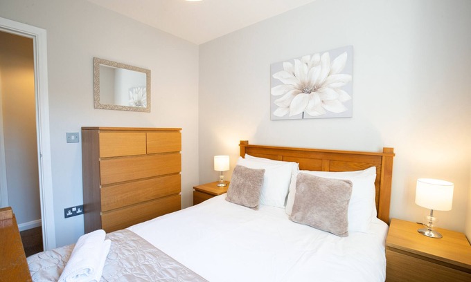 Hoddesdon Apartment | Velvet 2-bedroom apartment Brewery Road Hoddesdon