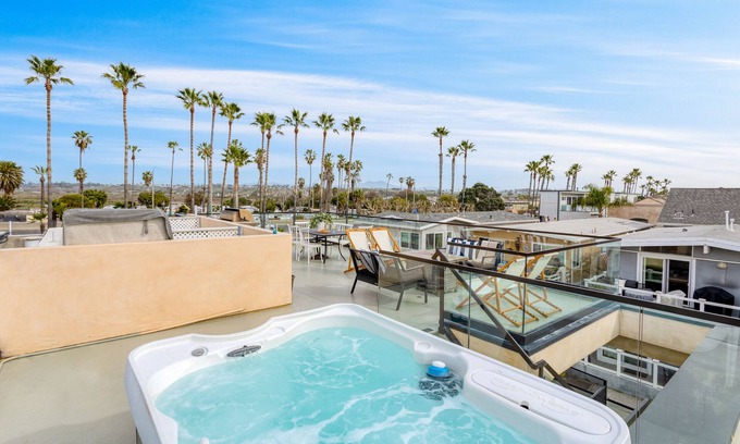 Santa Ana Heights House | Velvet Sand I by AvantStay | Steps to Newport Beach w/Outdoor Kitchen & Hot Tub