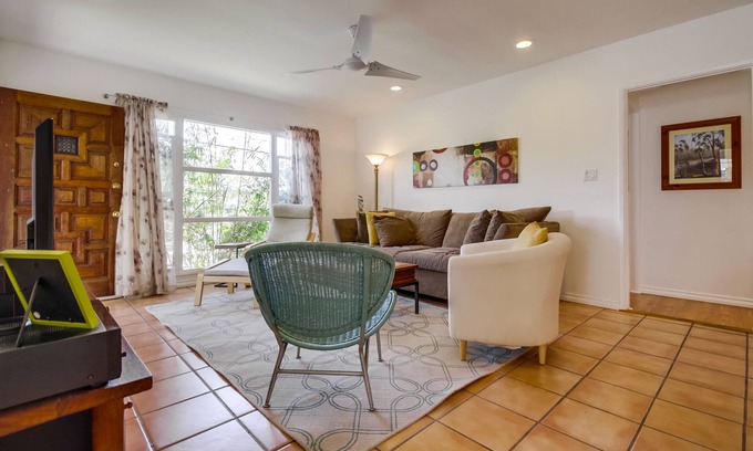 Venice House | Venice 2bedroom front house - Best In Comfort, Location And Price